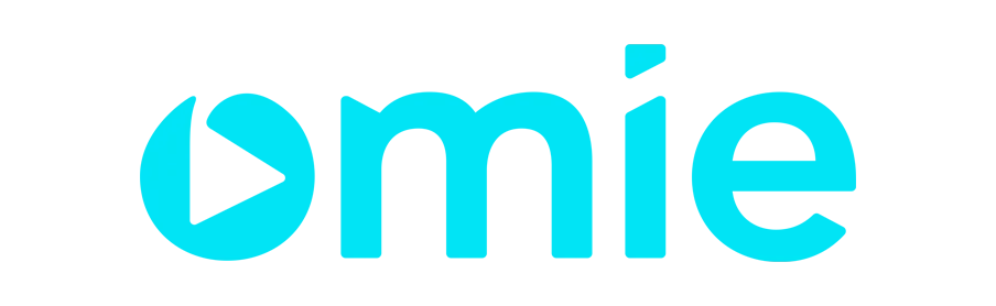 A palavra "omie" em tom turquesa, com um ícone de botão de reprodução substituindo o "o".